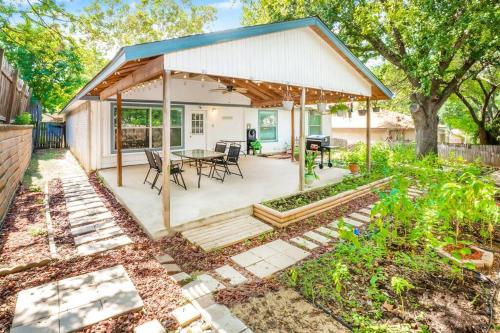 Luxury Retreat - Pool - Game Lounge - BBQ & Patio in San Antonio, USA