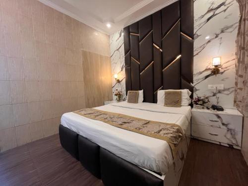 Embassy Hotel photo 2