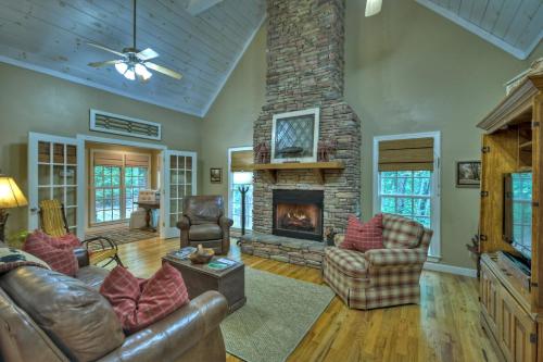 Southern Living Cottage Cozy up by the fire relax on the porch and enjoy peaceful surroundings - Accommodation - Blue Ridge