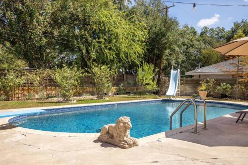 City Center Luxury Villa: Modern Oasis with Pool in San Antonio, Vereinigte Staaten von Amerika