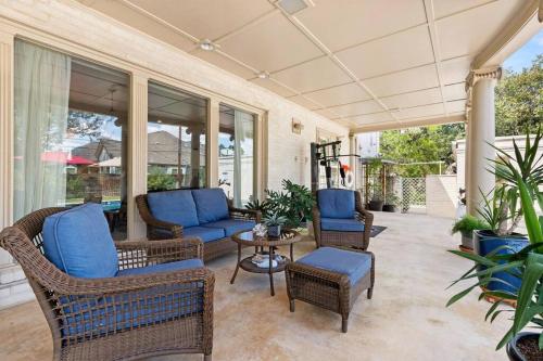 City Center Luxury Villa: Modern Oasis with Pool in San Antonio, USA