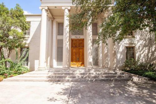 City Center Luxury Villa: Modern Oasis with Pool in San Antonio, USA