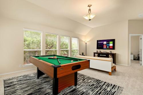 Sleep on the Cloud - 5 Bedrooms - Corner Lot in San Antonio, USA