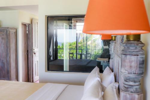 Super Deluxe Double Room with Balcony and Sea View image 10
