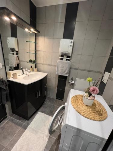 Appart Hotel cozy proche centre, parking in Monbeljaras