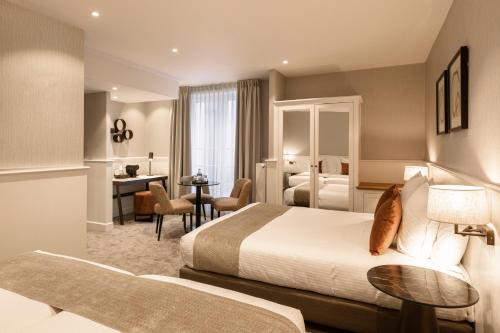 Quadruple Room room in Dukes' Academie Brugge - by Dukes' Hotel Collection