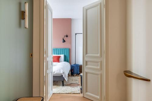 Rare, center, luxury apartment with roof view, París (foto 8)
