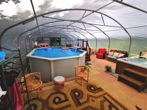 Pezsgőfürdő, Country side Haven Two double ensuite bedrooms Couples exclusive rate offered in Saint-Michel-de-Montjoie