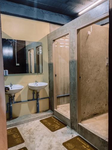 卫浴间, 107旅舍-一零七旅舍 (107 Hostel (One-O-Seven Hostel)) in 北碧府