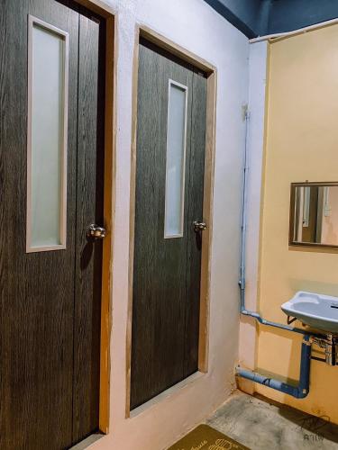 卫浴间, 107旅舍-一零七旅舍 (107 Hostel (One-O-Seven Hostel)) in 北碧府