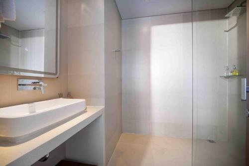 Apartment with Sea View image 10