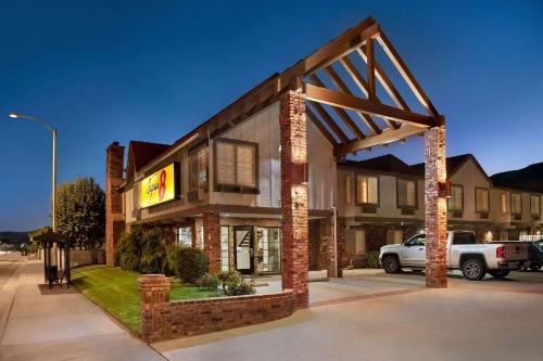 Super 8 by Wyndham Santa Clarita/Valencia in Santa Clarita, USA
