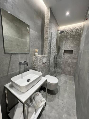 Enzo Rooms -Central Blloku, Tirana (fotografie 7)