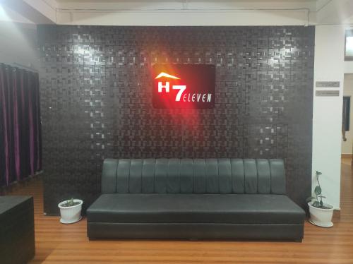 Hotel 7 Eleven