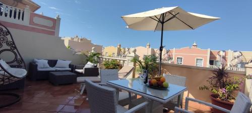 Feel at home! Two level apartment with 2 terraces and swimming pool