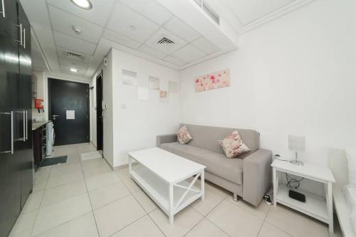 StoneTree - Fully Furnished Studio with Spacious Balcony - image 2