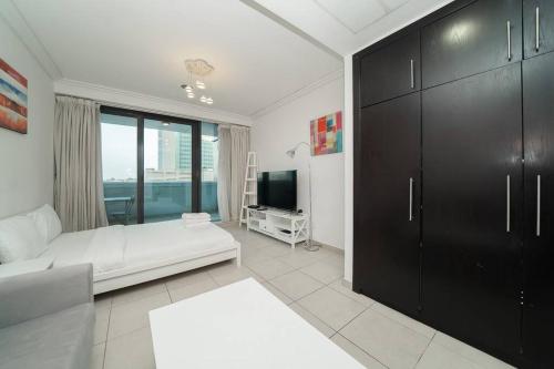 StoneTree - Fully Furnished Studio with Spacious Balcony - image 4