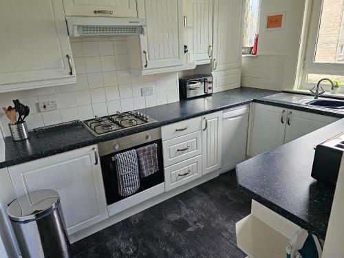 Konyha, Snug - Meadhan Apartment in Helensburgh