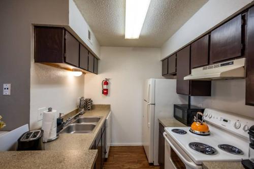 Entire Place King Bed Washer Dryer Fast WiFi 2 Cars #509 in Fort Worth, USA