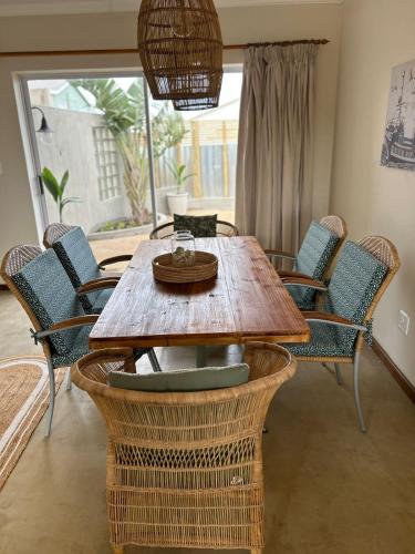 Secrets 1 at Waterkant 7, Jeffreys Bay (Foto 3)