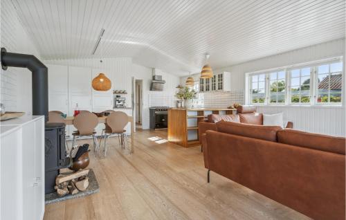  Three-Bedroom Holiday Home In Knebel in Knebel