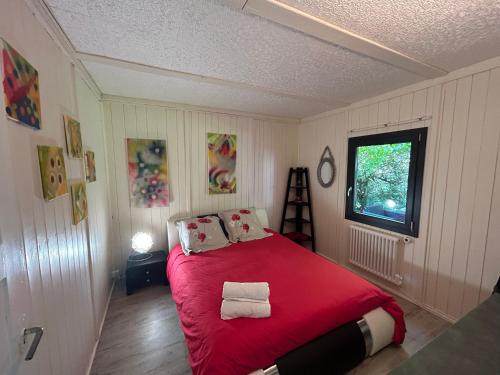 Cottage relooké bien équipé avec jacuzzi (Cottage relooke bien equipe avec jacuzzi) in Le Thour