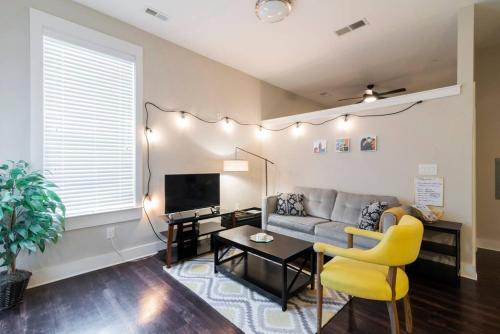 Queen Bed in Dilworth ◈ Shopping ◈ Restaurants in Charlotte, USA