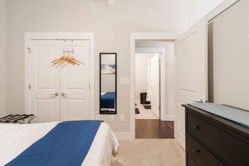 Queen Bed in Dilworth ◈ Shopping ◈ Restaurants in Charlotte, USA