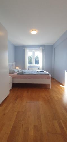 Bedroom in apartment 12 minutes to Oslo City by train - Oslo