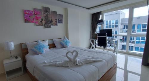 Grand Avenue Pattaya - Pool-view Suite, 55sqm 4