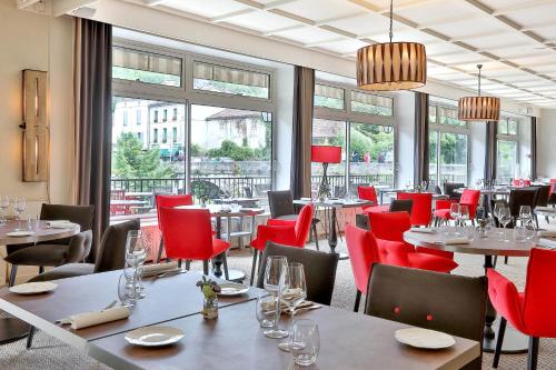 ห้องอาหาร, Hotel Restaurant Charbonnel in บร็องตูม