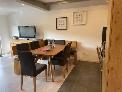 Haus am Sonnenberg,Todtnauberg, Ferienwohnung 305, direkt am Skilift-Skipiste, Nähe Feldberg in Todtnauberg, Deutschland