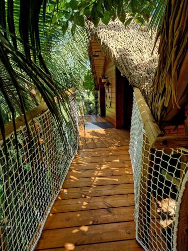 PURA VIDA Lodge Cabane perchée (PURA VIDA Lodge Cabane perchee) in ซานต์ โรเซ