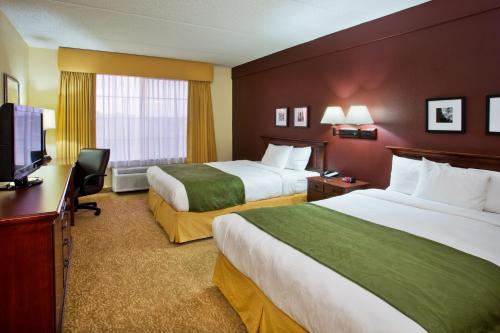 Country Inn & Suites by Radisson, Mesa, AZ Room Type - One-Bedroom Suite with Two Queen Beds Country Inn & Suites by Radisson, Mesa, AZ Room Type - One-Bedroom Suite with Two Queen Beds