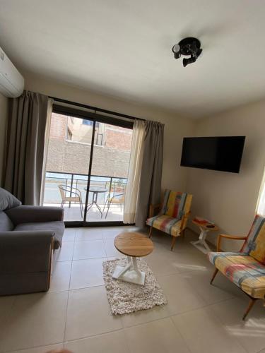 Moderno y nuevo apartamento con cochera en el centro - image 4