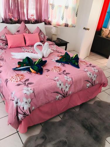 HCeas Villa Compound is 5 minutes from the airport and beaches in คราวน์ พอยต์