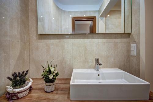 Lecco 11 Apartment - image 4