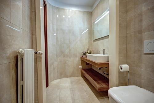 Lecco 11 Apartment - image 5