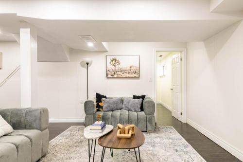 Stylish & Spacious Guesthome With More Than Essentials - Apartment - Newmarket