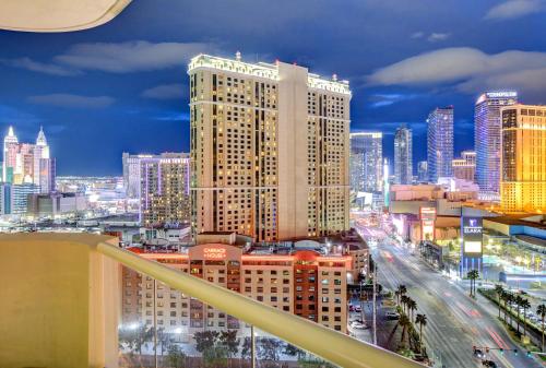 Lucky Gem Penthouse & Luxury Suites at MGM Signature Resort, Balcony Strip View 1607, Las Vegas