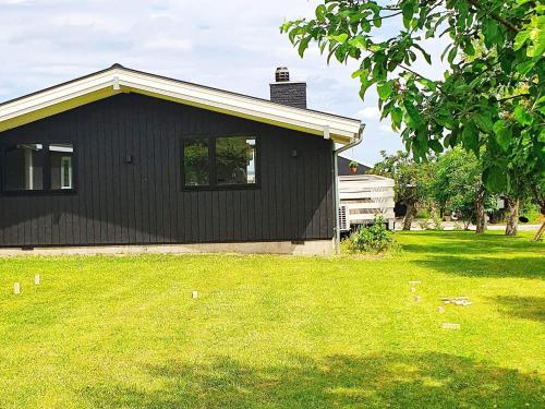  6 person holiday home in Str by in Køge