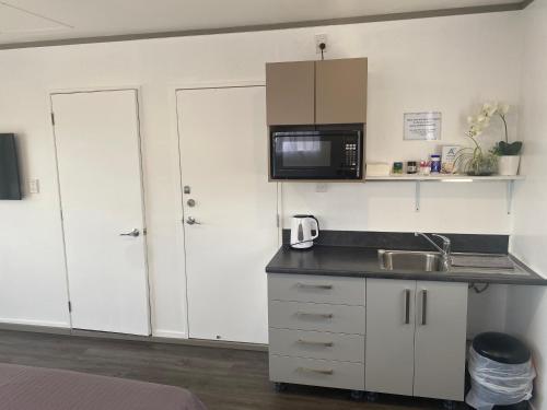 Self Contained Unit, Private Bathroom, Private Entrance, Close to Shops & Hospital Homestay, Hamilton (photo 9)