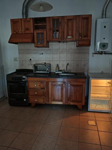 One-Bedroom Apartment image 4