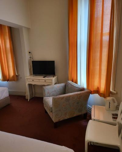 room detail thumbnail 1