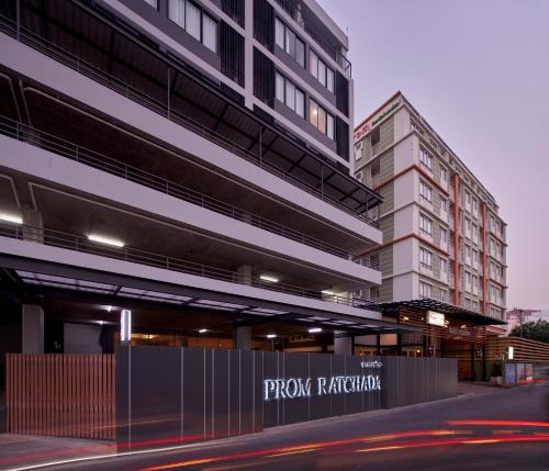 ทัศนียภาพภายนอกโรงแรม, พร้อม โฮเทล (Prom Hotel) near สถานีรถไฟฟ้าใต้ดินห้วยขวาง