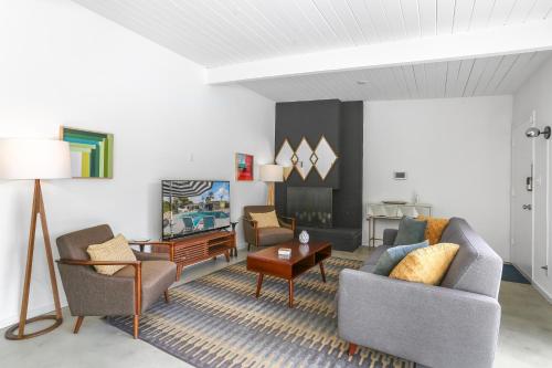 Bright & Harmonious Oasis - A Ryson Property in Palm Springs, USA