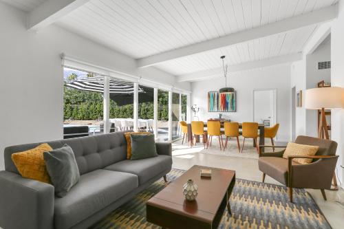 Bright & Harmonious Oasis - A Ryson Property in Palm Springs, USA