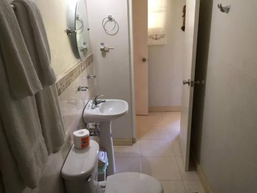 1 BDR Apt #3 at Ramparts Near Sangster Airport, Montego Bay (zdjęcie 9)