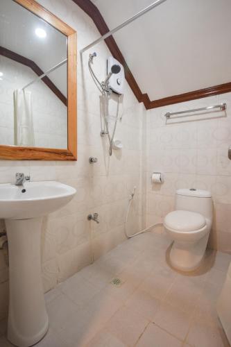 Standard Double Room image 5