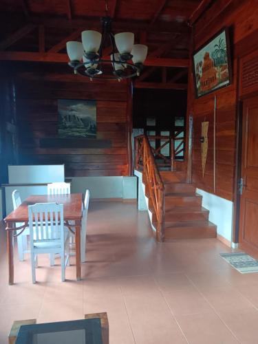 Oinan Guest House in Pulau Mentawai